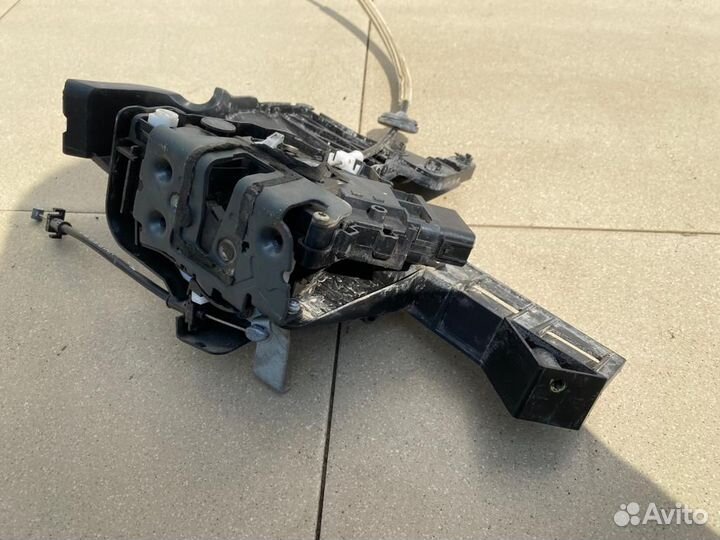 Замок двери задний правый Ford Focus 2