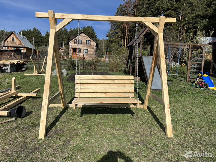 Садовые качели из дерева