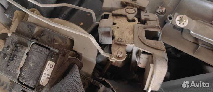 Замок двери на Мазду xedos