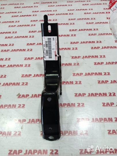 Кронштейн подножки передний Toyota Land Cruiser