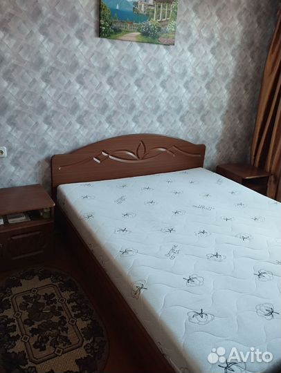 Продам кровать и тумбочки