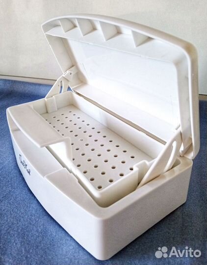 Контейнер для стерилизации инструментов маникюра