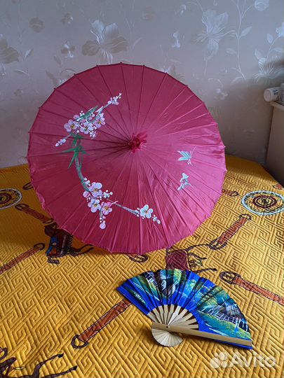 Зонт из шелка и бамбука и веер