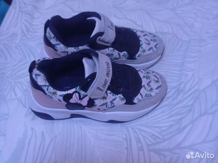 Кроссовки для девочки