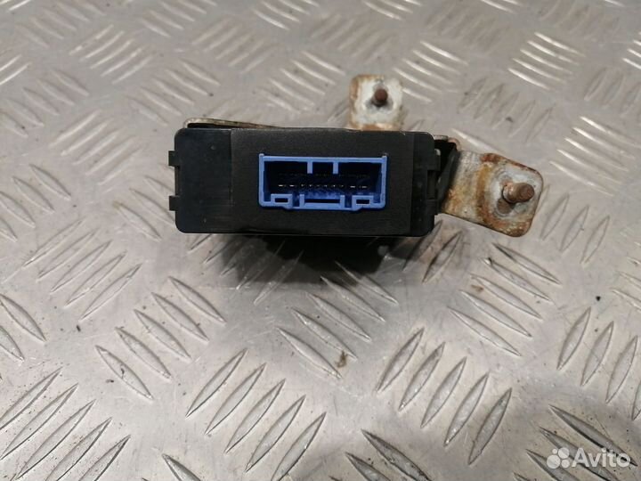 Блок реле Mitsubishi Pajero Sport