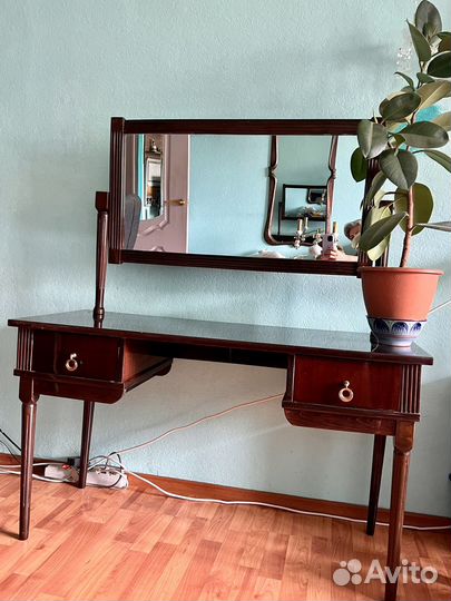 Туалетный столик с зеркалом Румыния винтаж СССР