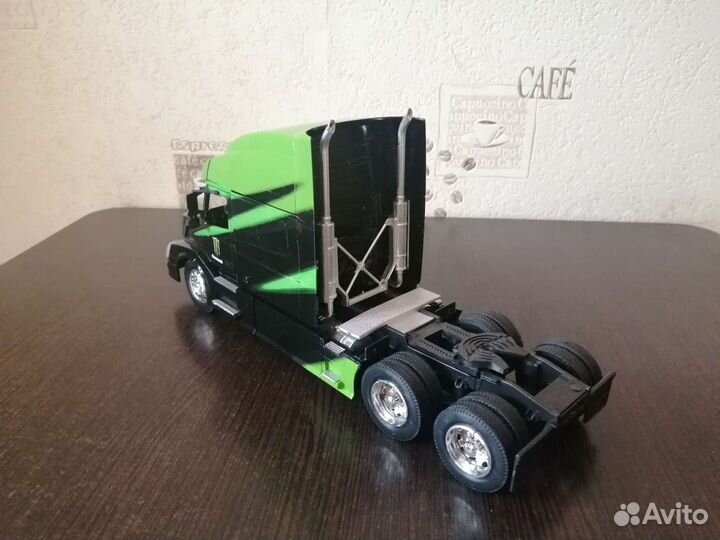 Модель volvo 1/32