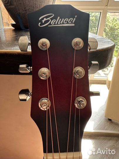 Акустическая гитара