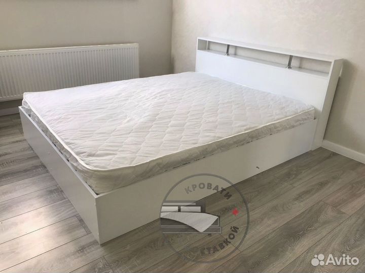 Кровать с матрасом