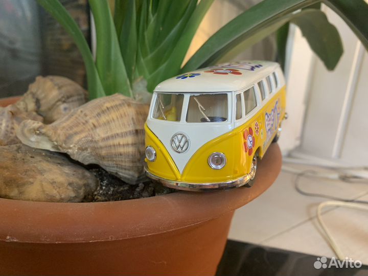 Игрушка автобус хиппи