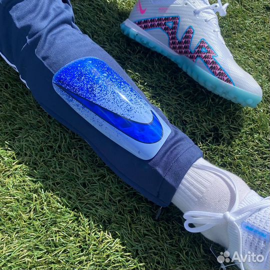 Футбольные щитки Nike (новые, с чехлом)