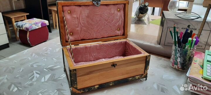 Деревянная шкатулка