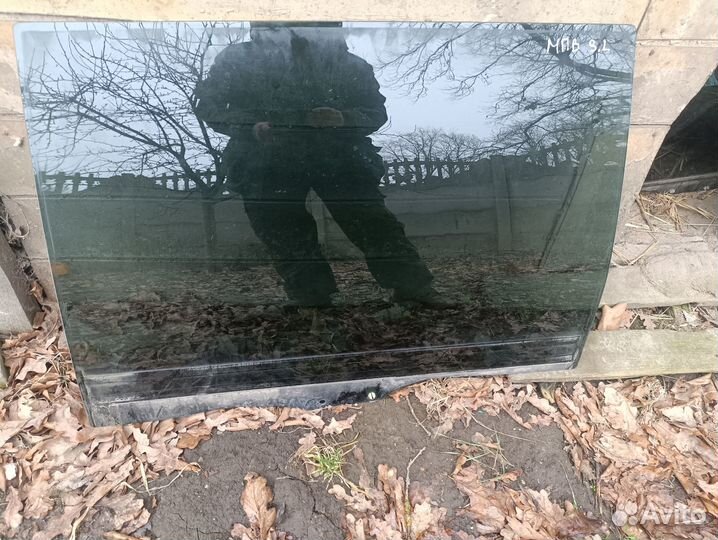 Стекло задней левой двери Mazda Mpv