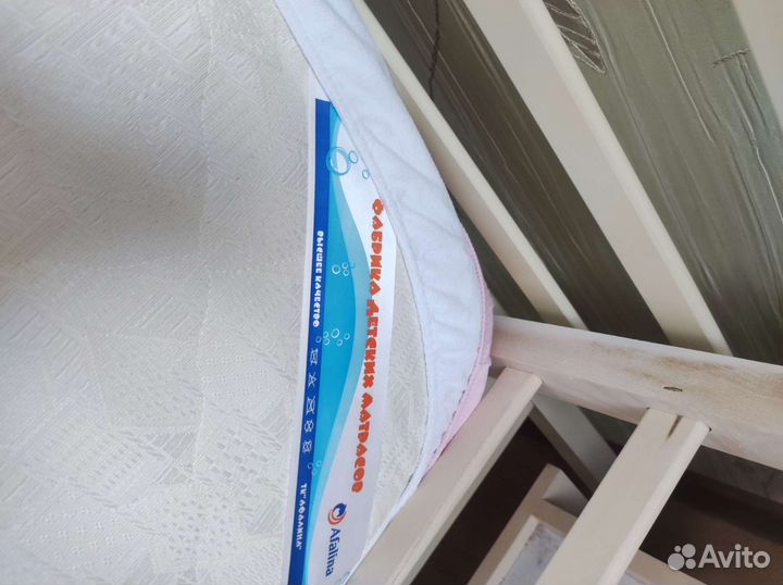 Детская кроватка с матрасом