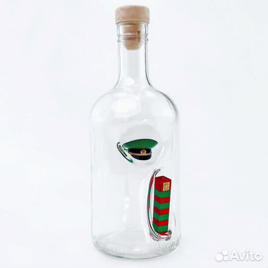 Бутылка с фуражкой пв и пограничным столбом