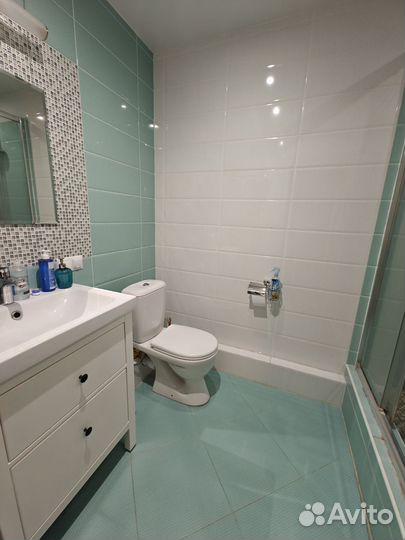 Кафельная плитка белая (стены) остатки