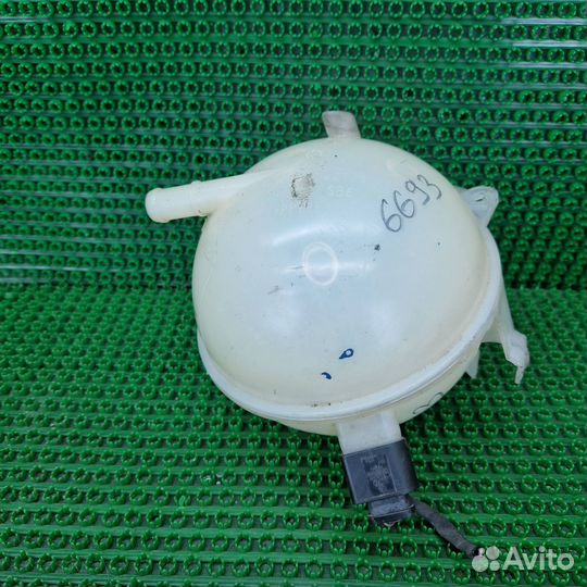 Бачок расширительный Volkswagen Tiguan 5N1 2008