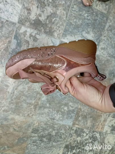 Кроссовки женские 40р