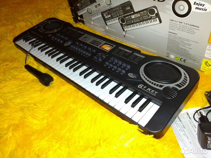 Синтезатор. 61-Key Bandstand. Новый