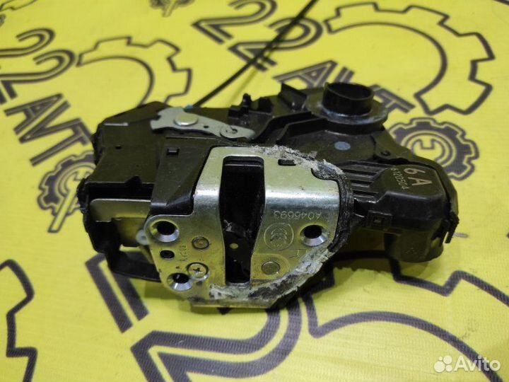 Замок двери передний правый Toyota Camry ACV40