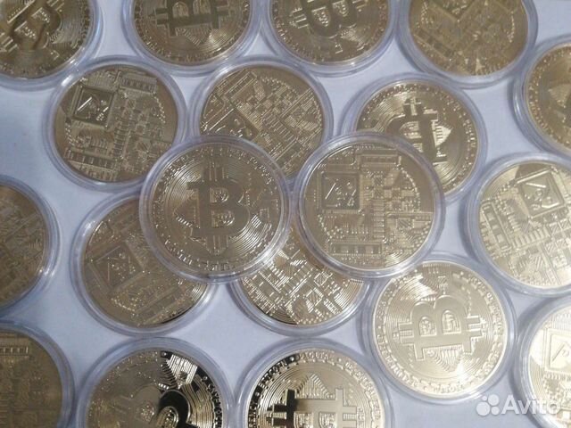 Сувенирная монета биткоин