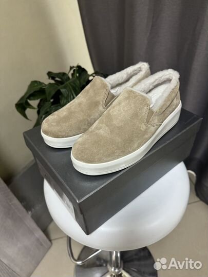 Слипоны женские с мехом Prada оригинал 36,5р