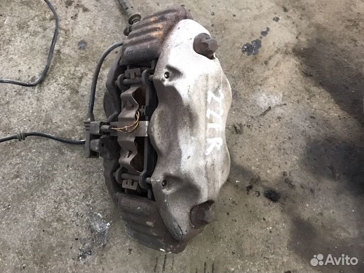 Суппорт передний на мерседес w221