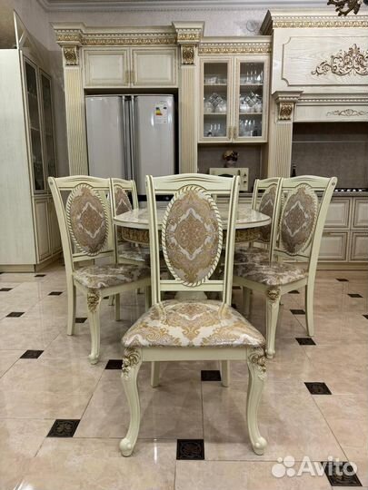 Кухонный стол и стулья