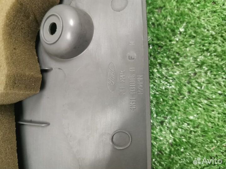 Пластик салона правый Ford Focus 2 хетчбэк 2.0