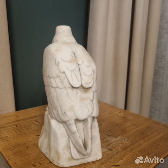 Старинная мраморная фигура