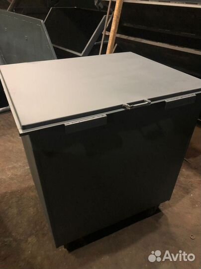 Бак для мусора с крышкой