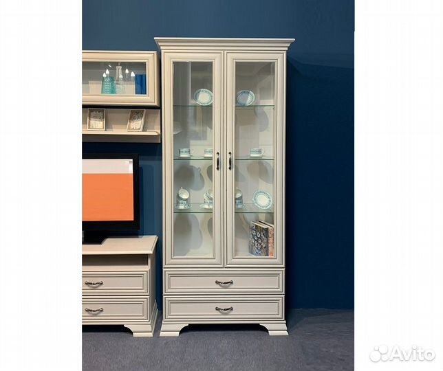Шкаф витрина