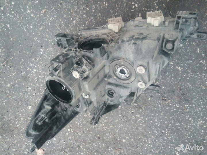 Ниссан Патрол 62 передняя правая фара