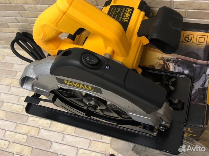 Мощная циркулярная пила Dewalt 185mm