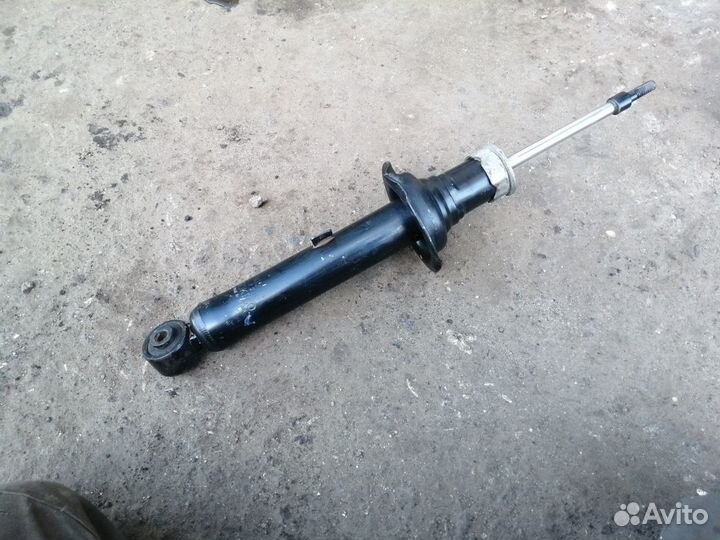 Амортизатор передний Toyota Altezza Mark 2 Chaser