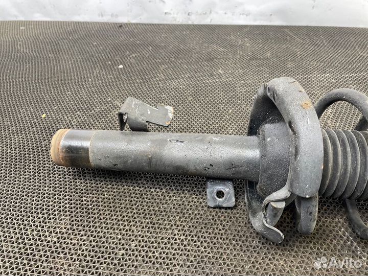 Передний левый амортизатор Mazda 3 Bl