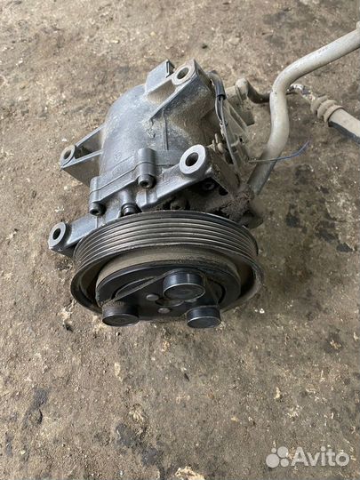 Компрессор кондиционера Nissan Bluebird U14