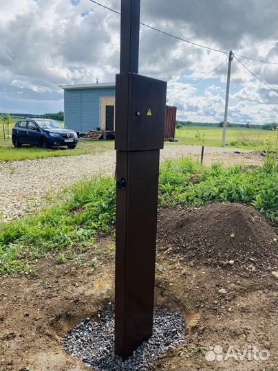 Установка электрического столба. Цветные колонны