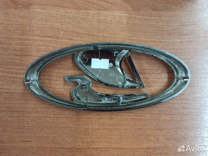 Эмблема, шильдик, значок Лада