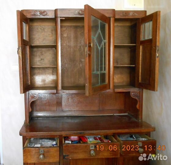 Старинный буфет горка