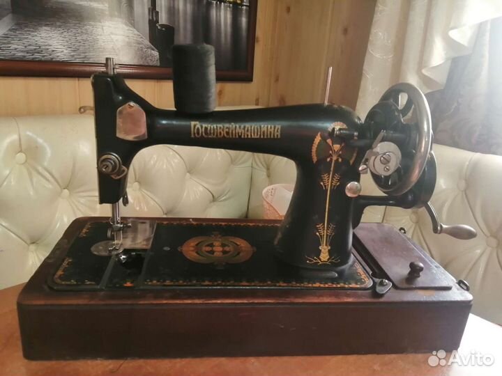Старая швейная машинка