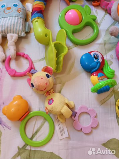 Развивающие игрушки для малышей пакетом