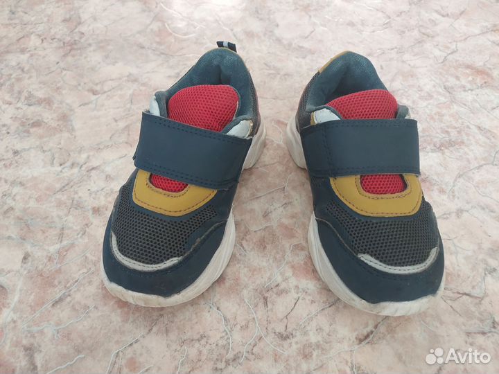 Кроссовки 25р