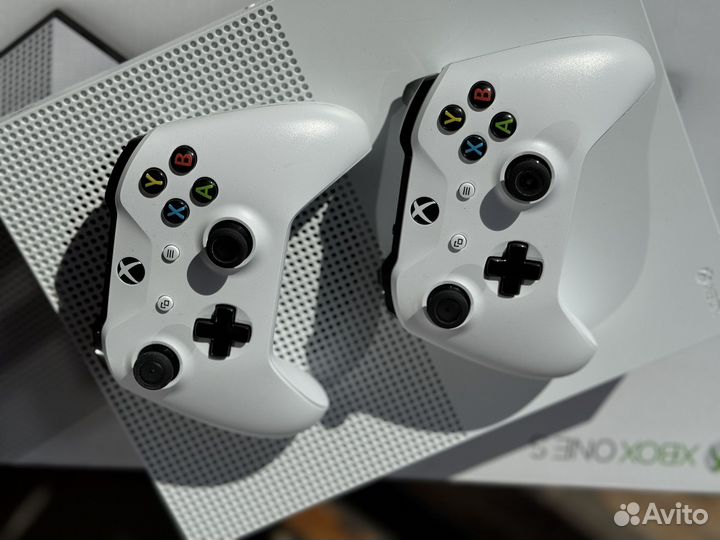 Xbox one s 2 геймпада 1tb