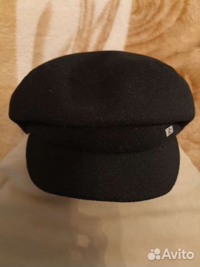 Кепка с козырьком