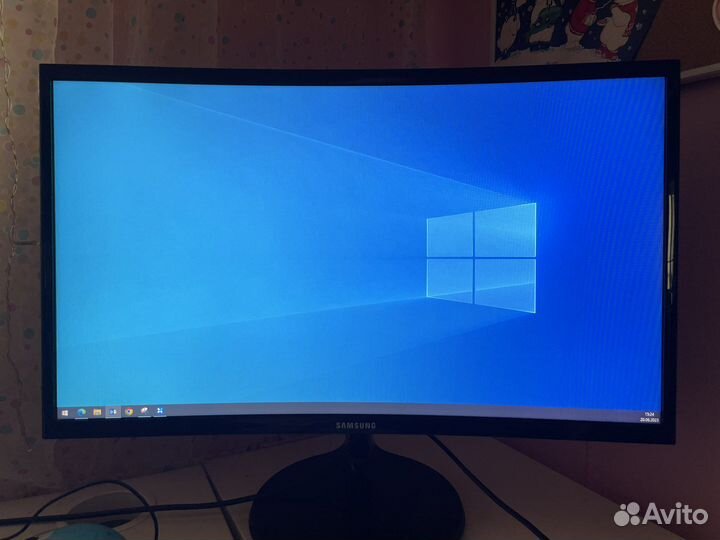 Монитор Samsung C24F390FHI