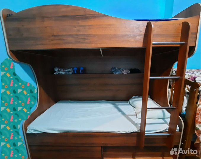 Кровать двухьярусная