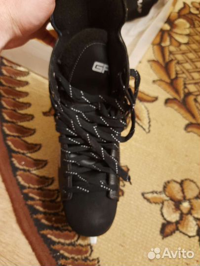 Коньки хоккейные