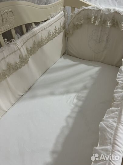 Детская кроватка с маятником и ящиком