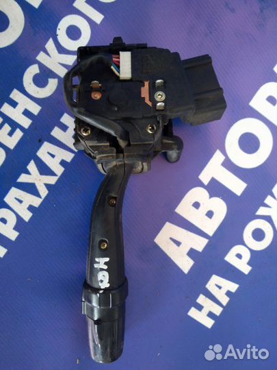 Переключатель поворотов. Toyota Noah минивен